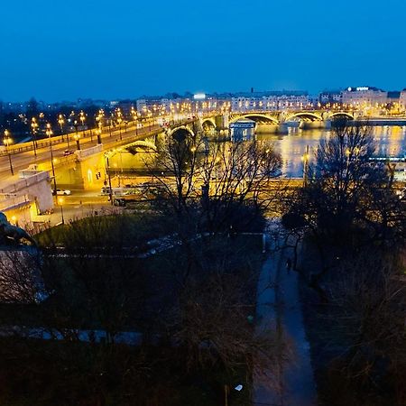 Over The Danube Budapest Bagian luar foto