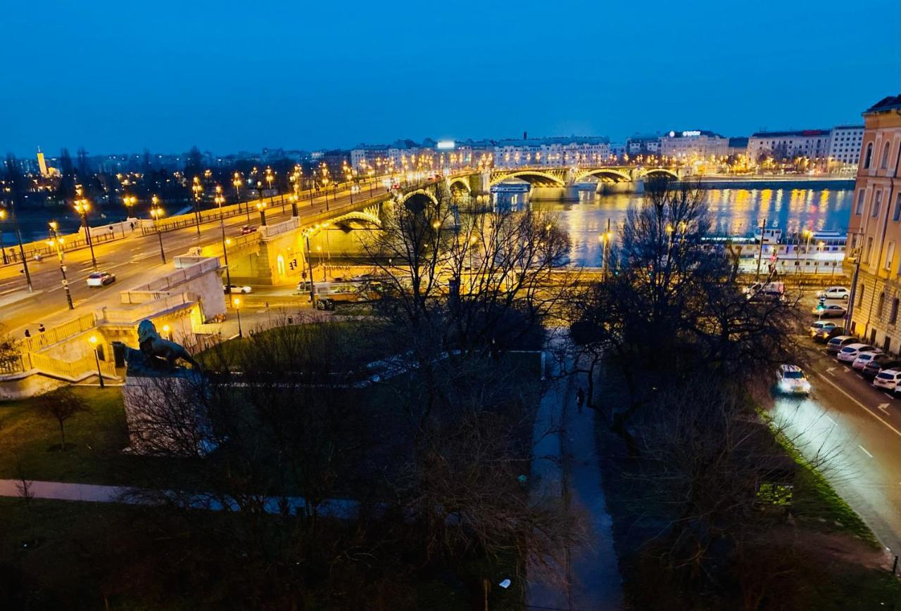 Over The Danube Budapest Bagian luar foto