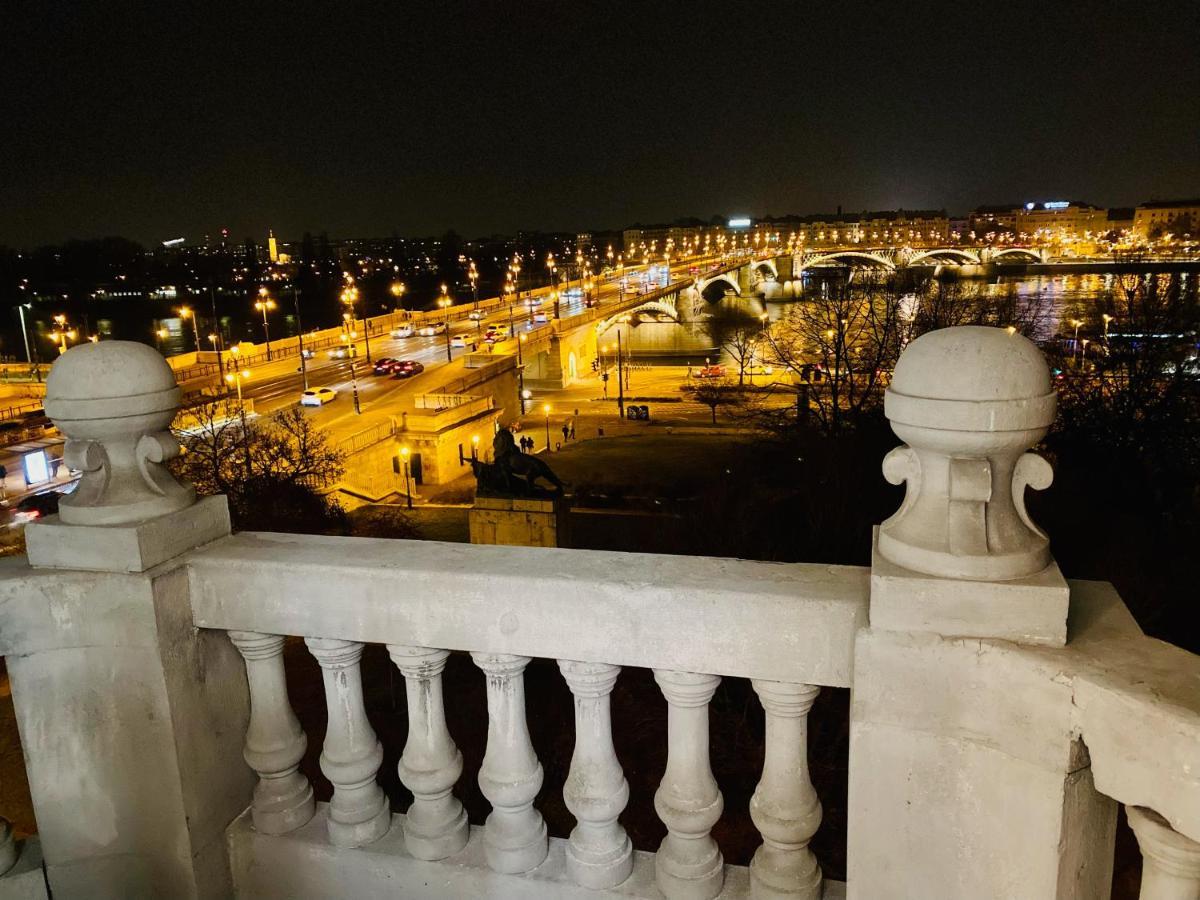Over The Danube Budapest Bagian luar foto