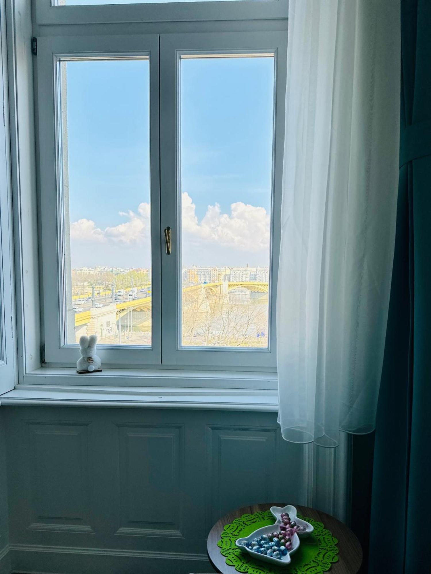Over The Danube Budapest Bagian luar foto