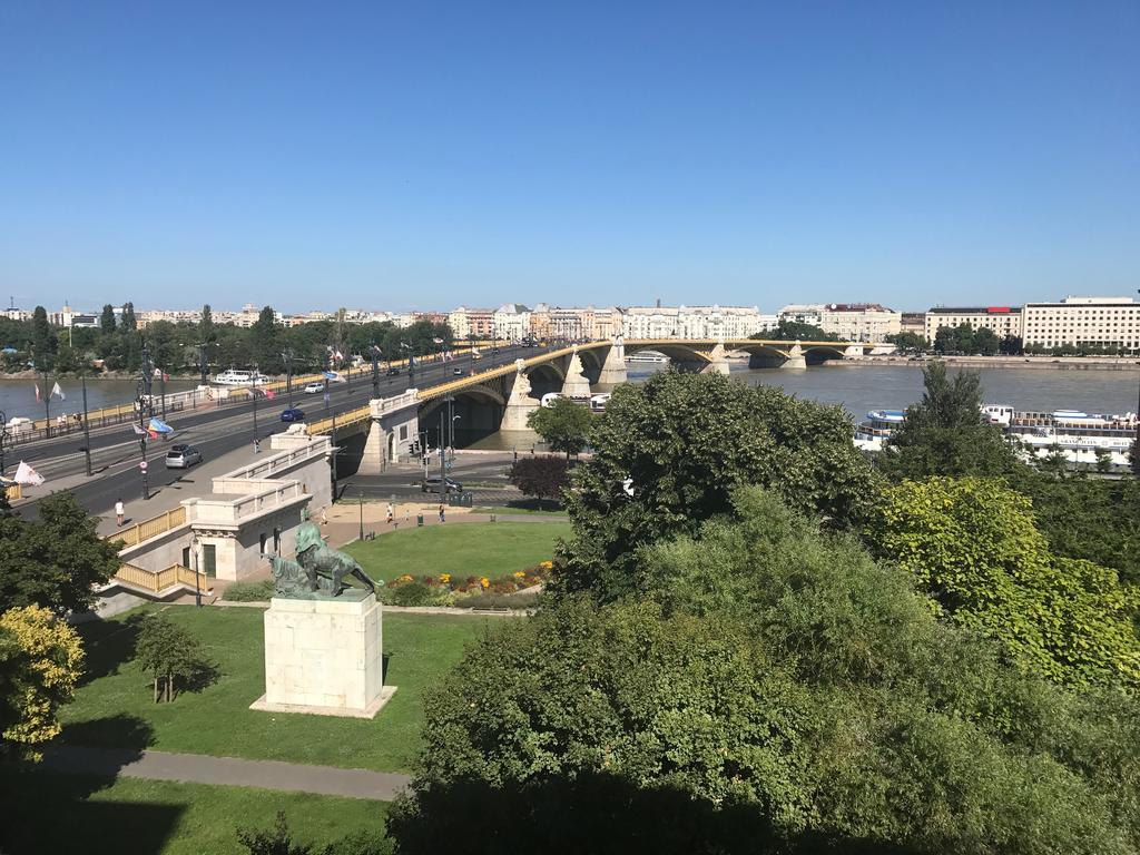 Over The Danube Budapest Bagian luar foto